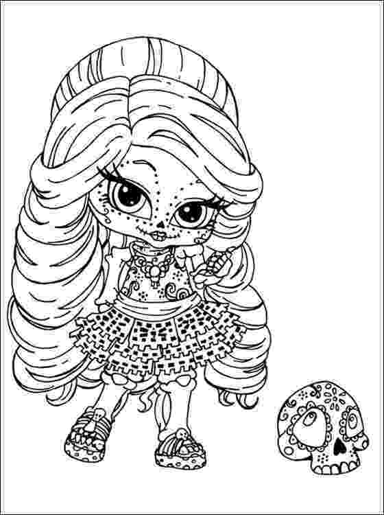 coloring pages of monster high dolls draculaura rochelle goyle monster high coloring pages high monster coloring pages of dolls 