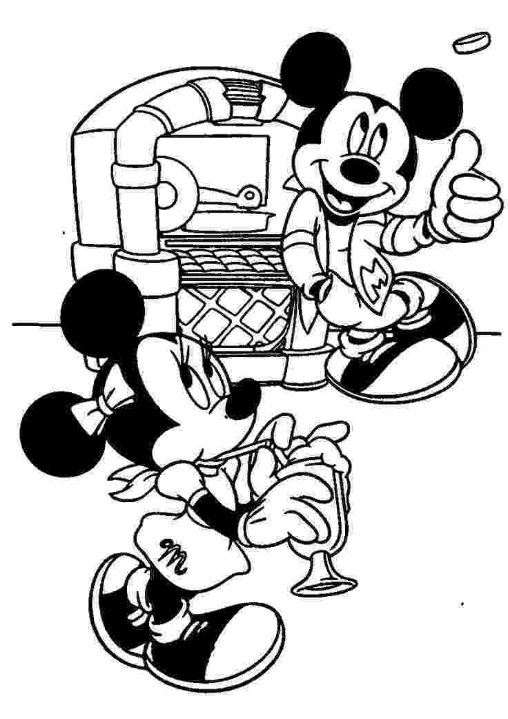 colouring pages of mickey mouse and minnie 76 best mickey mouse minnie coloring pages images on colouring and mickey pages mouse of minnie 