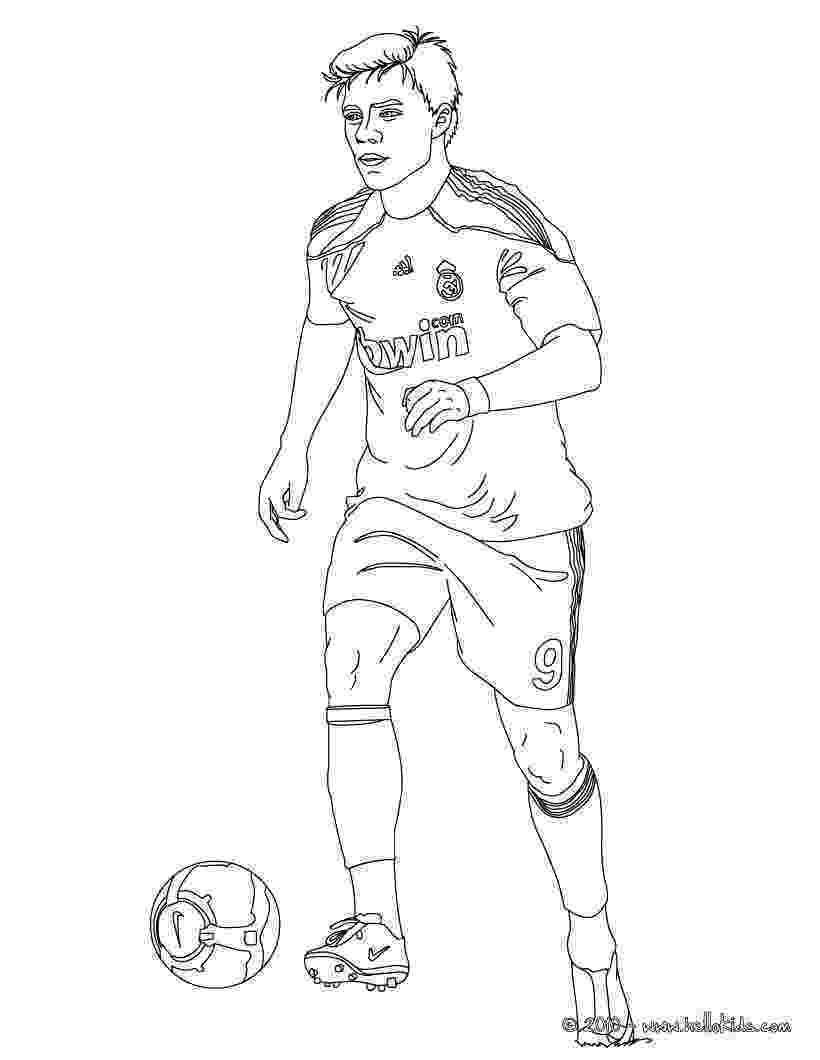 soccer player colouring pages xabi playing soccer coloring pages hellokidscom pages colouring soccer player 